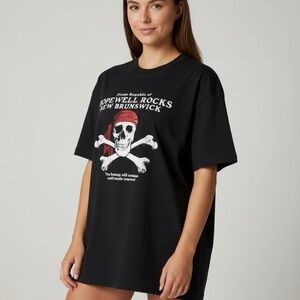 Vintage Black Graphic T-Shirt with Skull Design